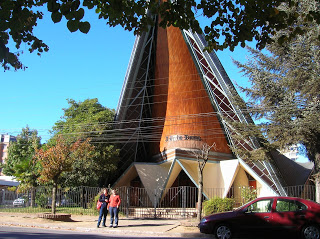 Iglesia Verbo Divino, Los Angeles, Chile, vuelta al mundo, round the world, La vuelta al mundo de Asun y Ricardo